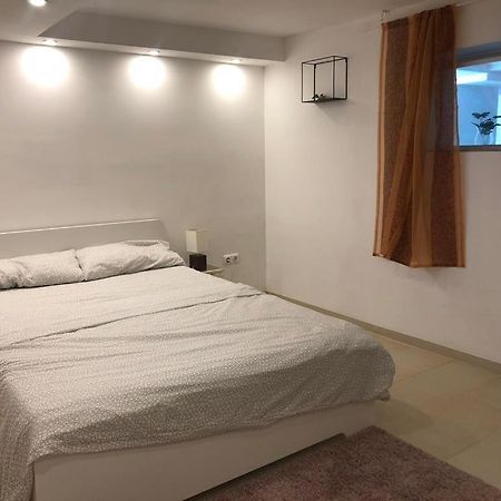 Bescheidene Untergeschoss Wohnung In Guter Lage. Köln Eksteriør bilde