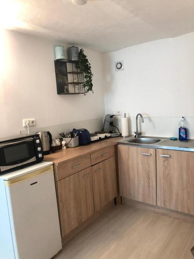 Bescheidene Untergeschoss Wohnung In Guter Lage. Köln Eksteriør bilde